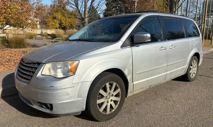 Chrysler Town & Country 2008 photo 2