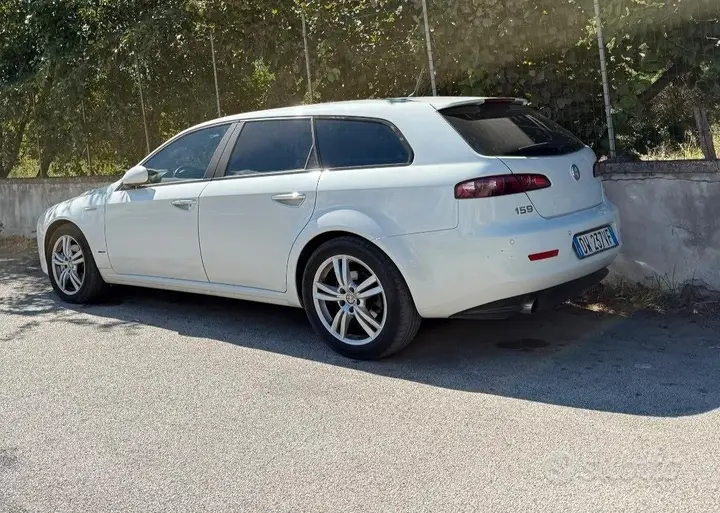 Alfa Romeo 159 2009 photo 2