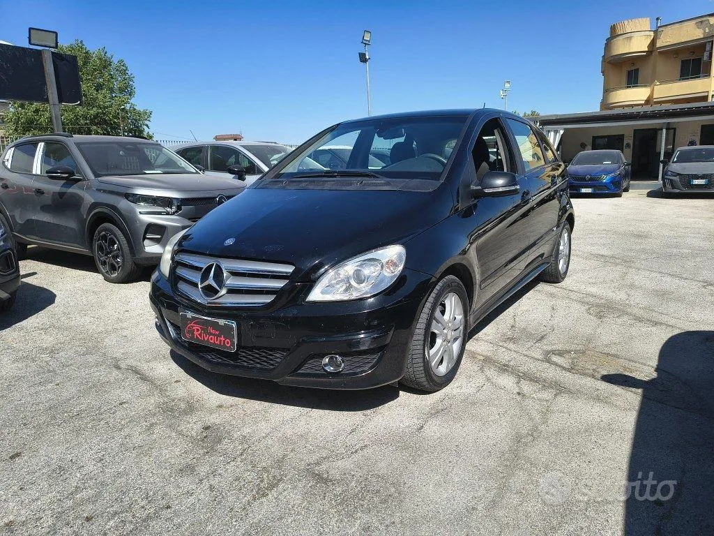 Mercedes-Benz B-Class 2011 photo 2