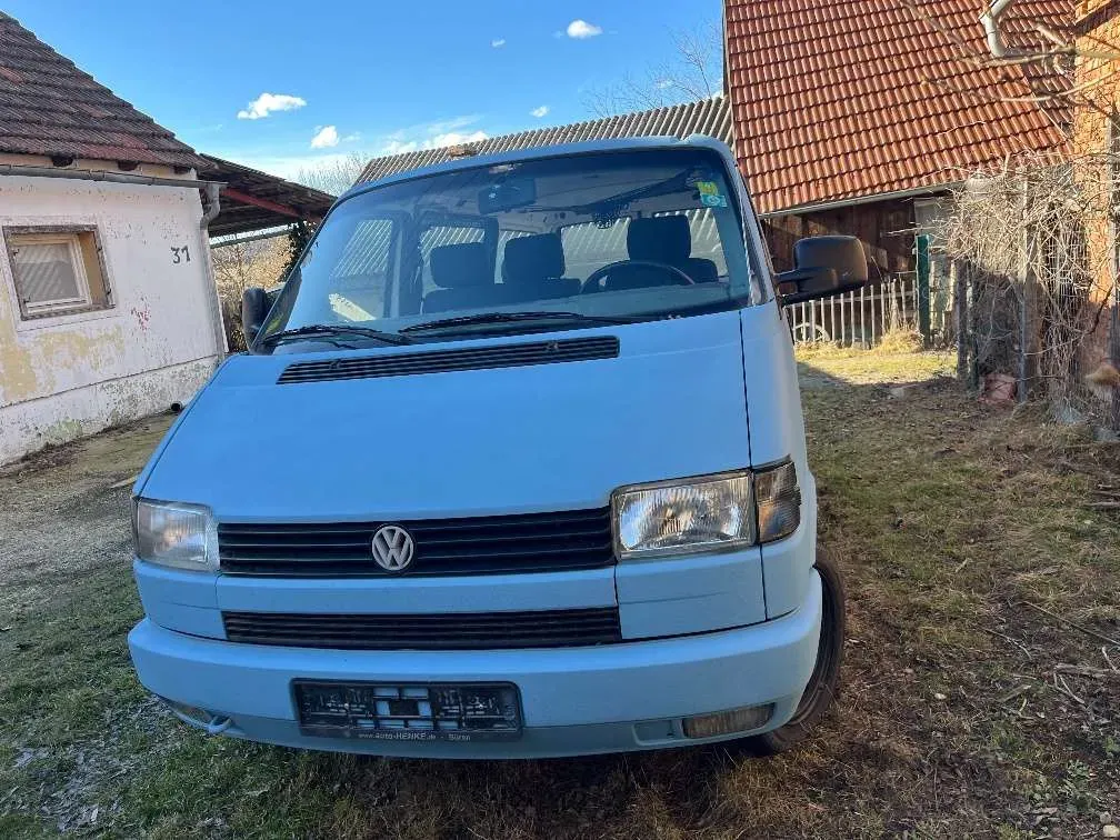 Volkswagen T4 1993 photo 2