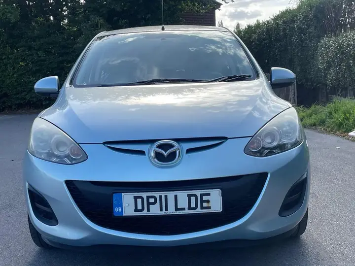 Mazda Mazda2 2011 photo 2