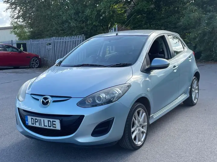 Mazda Mazda2 2011 photo 3