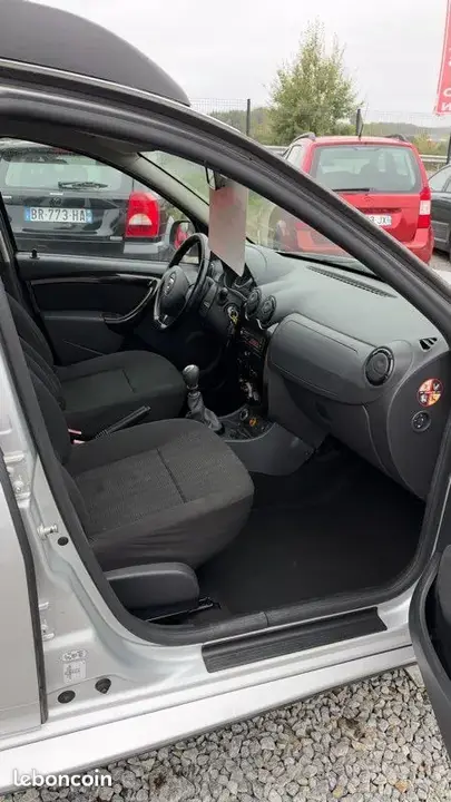 Dacia Duster 2010 photo 5
