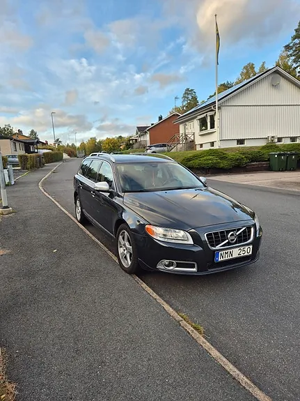 Volvo V70 2011 photo 2