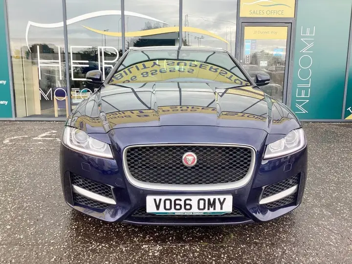 Jaguar Xf 2016 photo 2