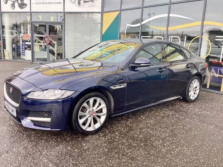 Jaguar Xf 2016 photo 3