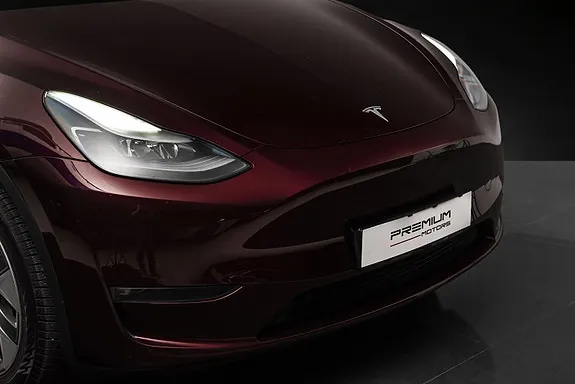 Tesla Model Y 2024 photo 2
