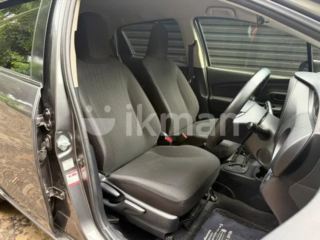 Toyota Vitz 2017 photo 5
