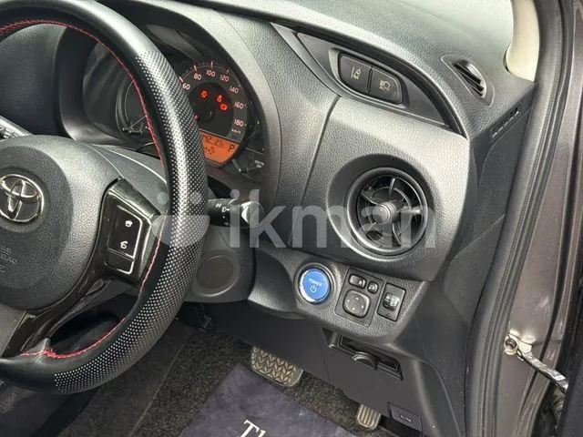 Toyota Vitz 2017 photo 4