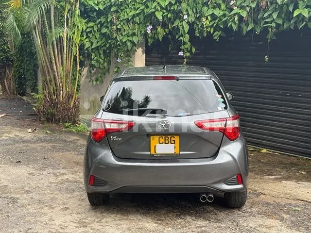 Toyota Vitz 2017 photo 2