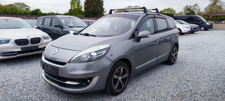 Renault Scenic 2012 photo 2