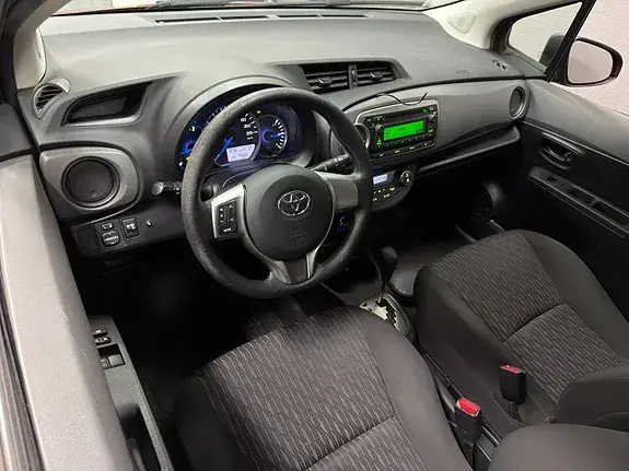 Toyota Yaris 2013 photo 4