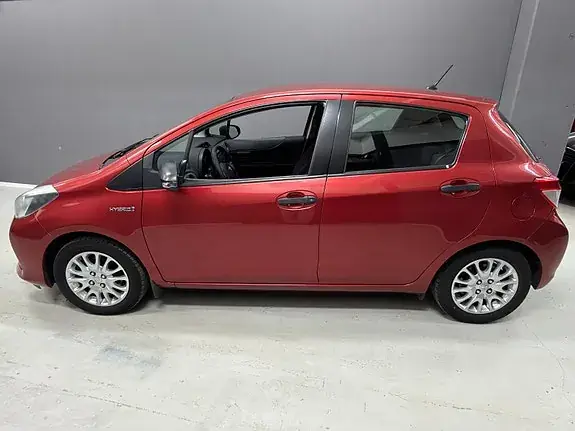 Toyota Yaris 2013 photo 3
