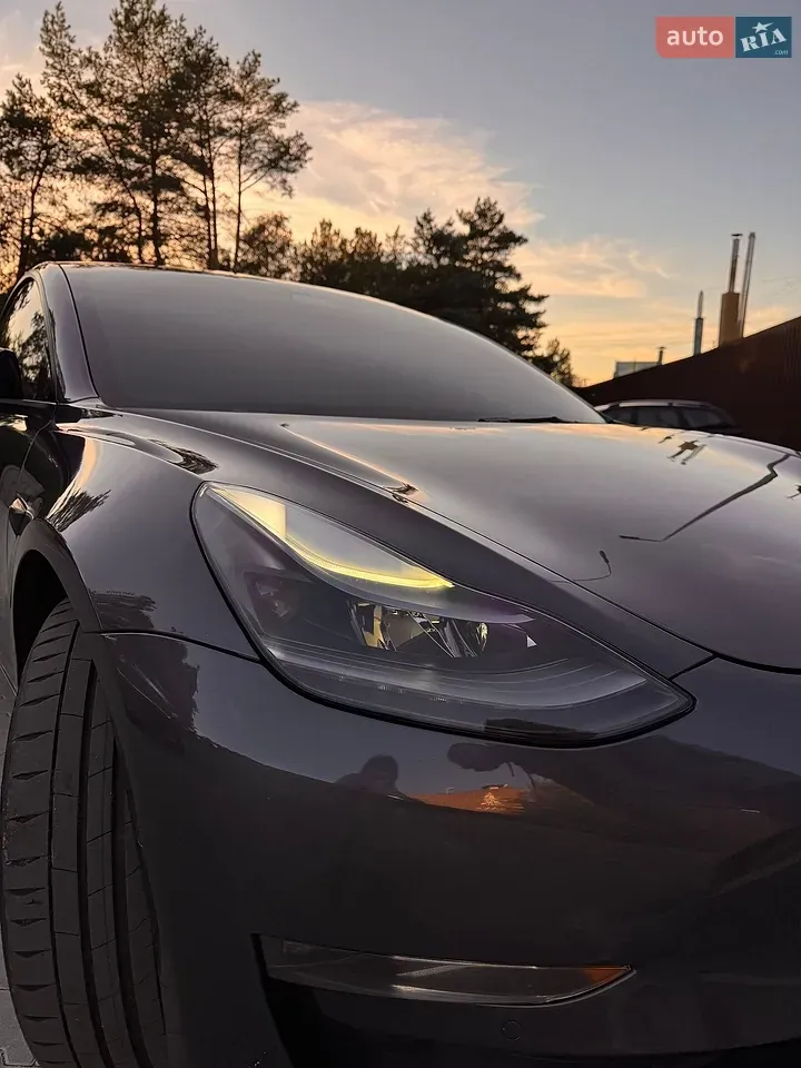 Tesla Model 3 2021 photo 2