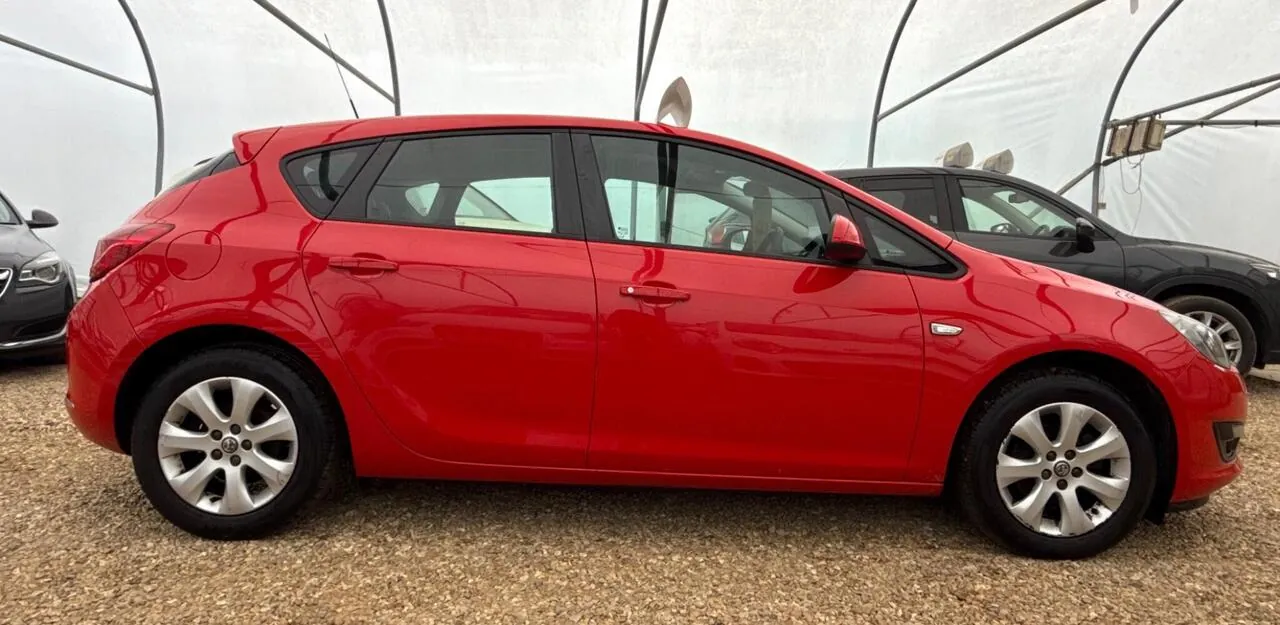 Vauxhall Astra 2014 photo 5
