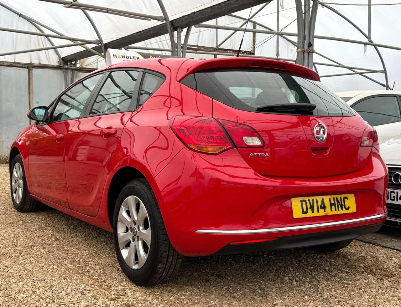 Vauxhall Astra 2014 photo 2