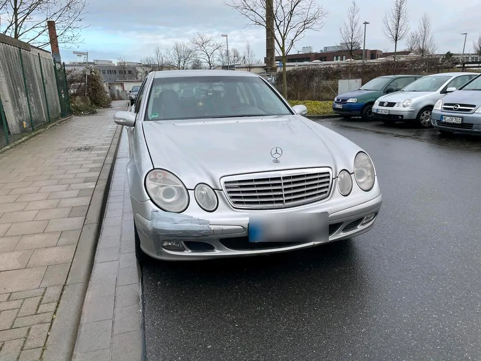 Mercedes-Benz E200