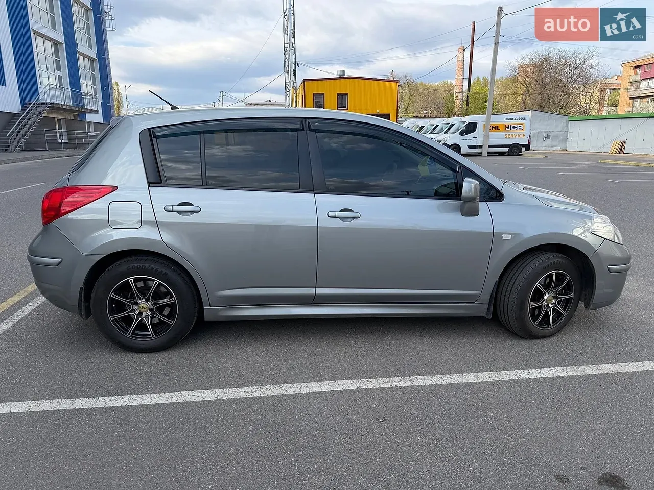 Nissan Tiida 2011 photo 3