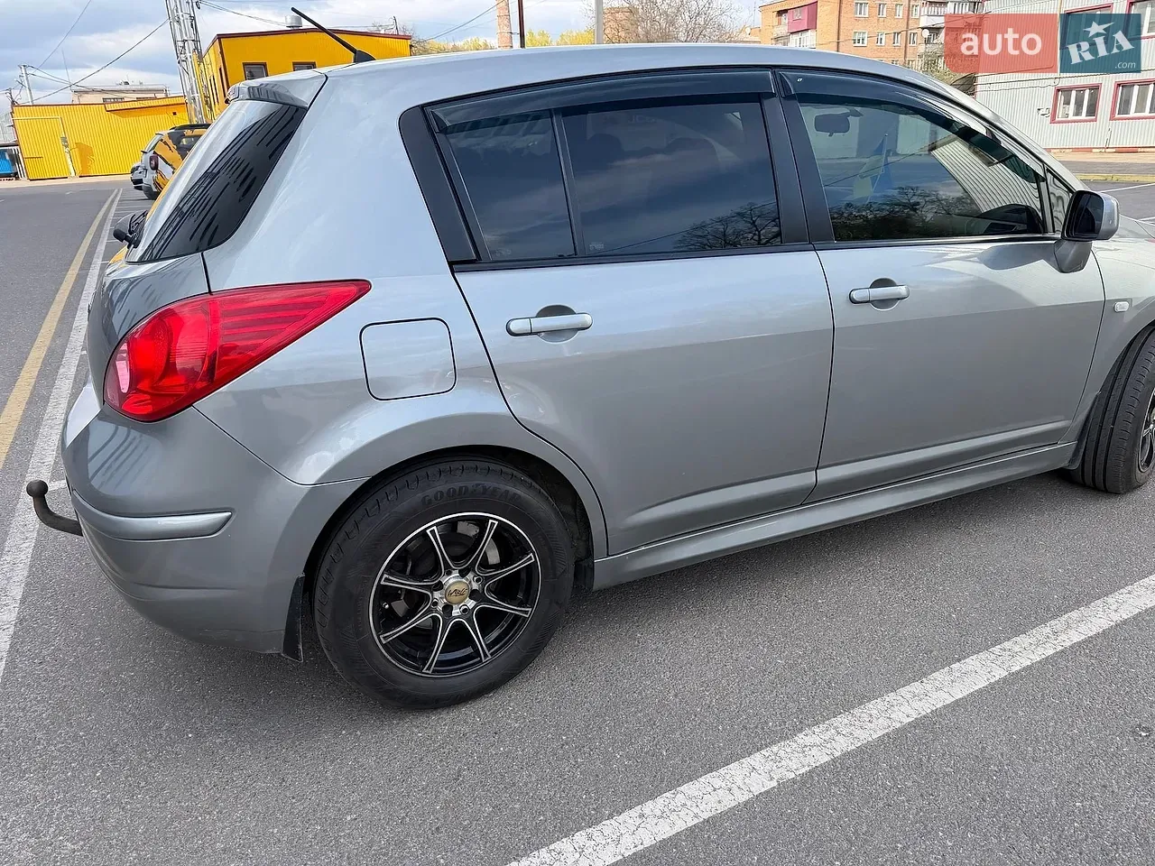 Nissan Tiida 2011 photo 4