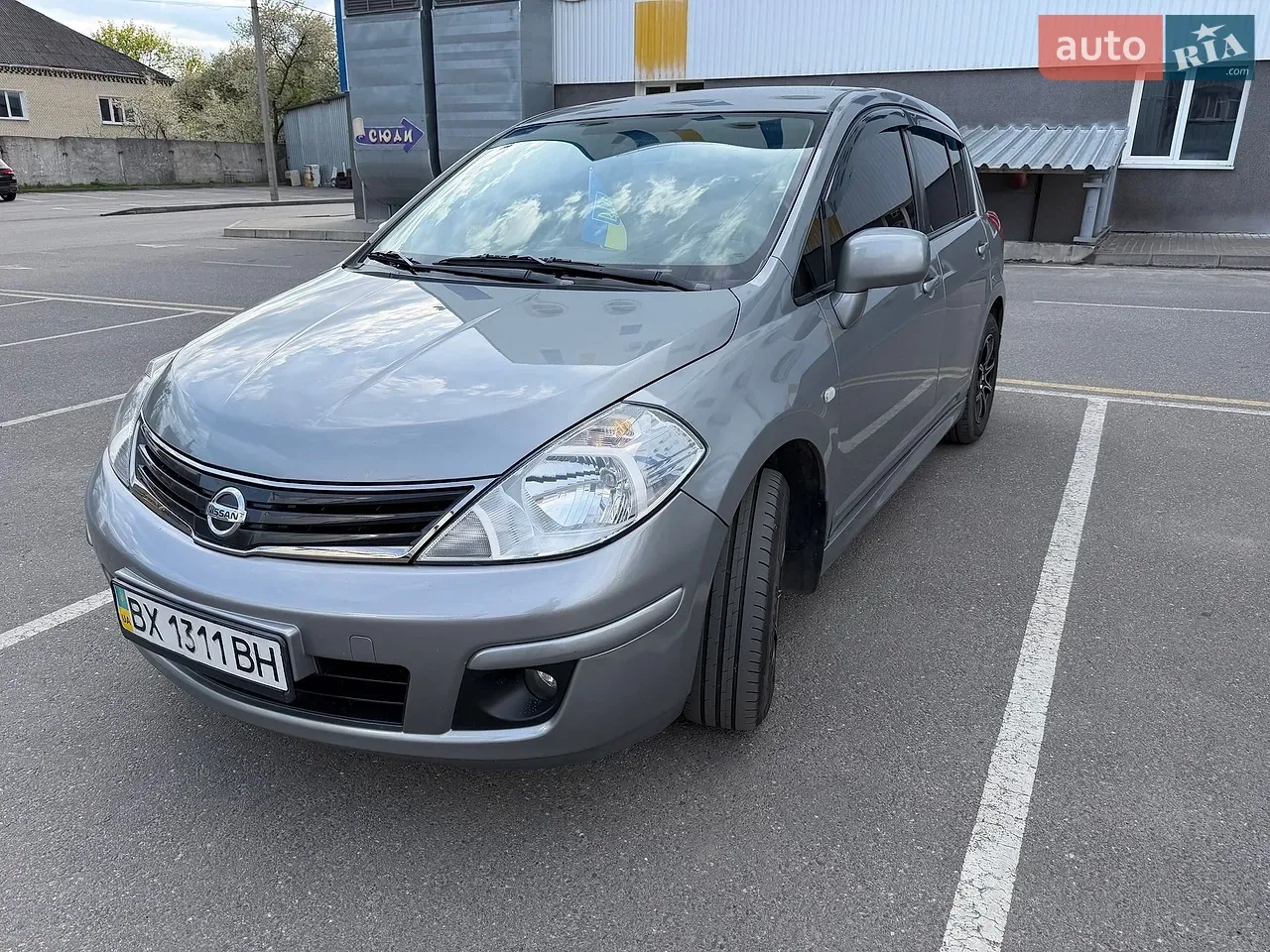 Nissan Tiida 2011 photo 2