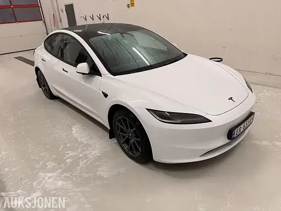 Tesla Model 3 2026 photo 3