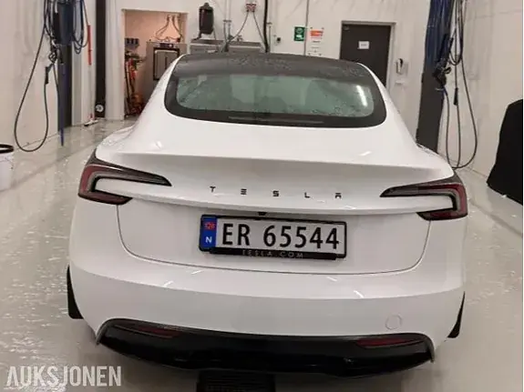 Tesla Model 3 2026 photo 5