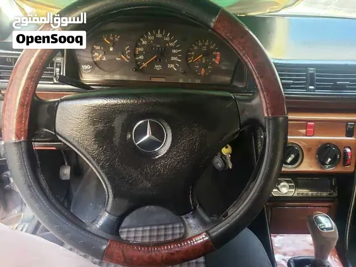 Mercedes-Benz E-Class 1992 photo 2