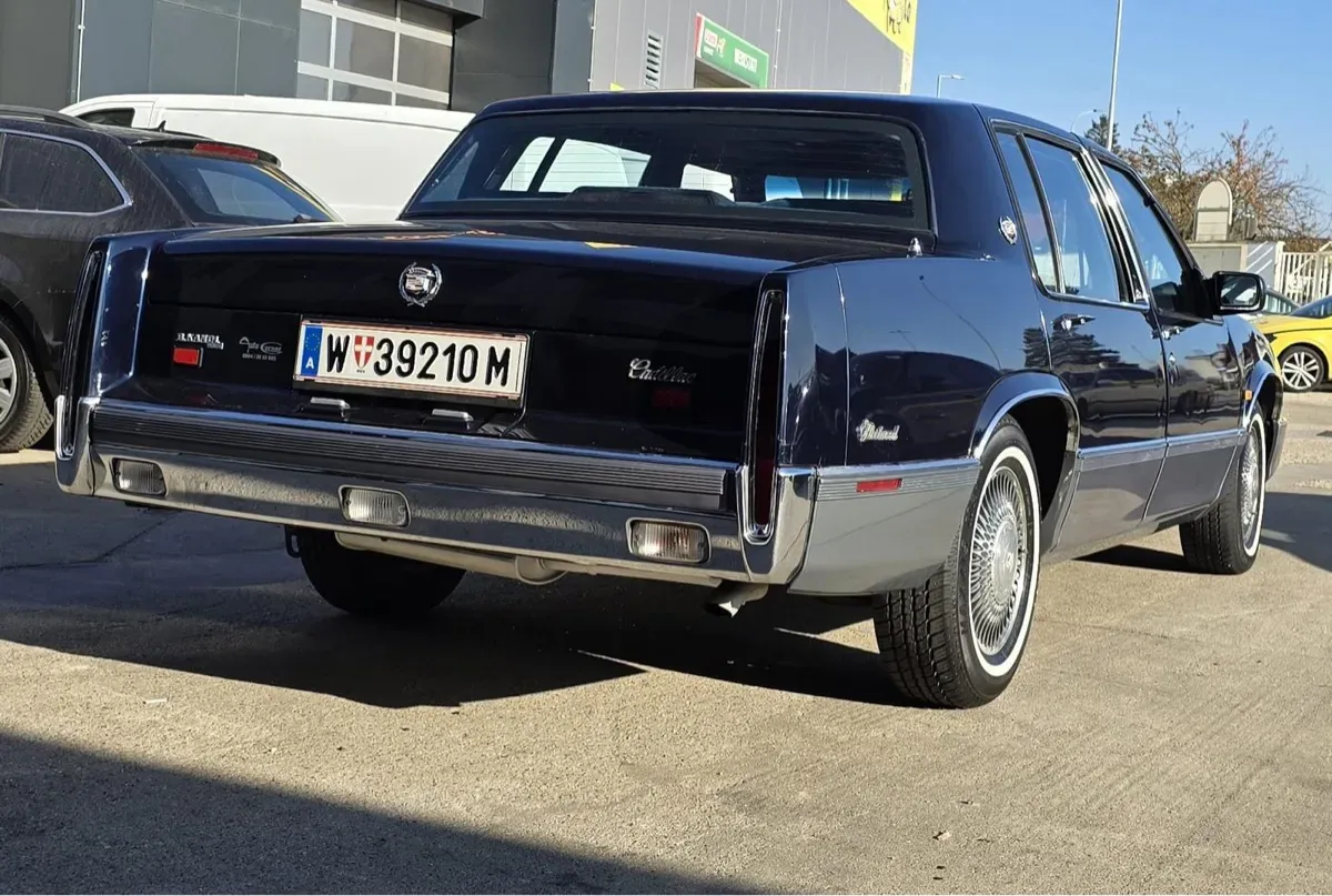 Cadillac Fleetwood 1990 photo 3