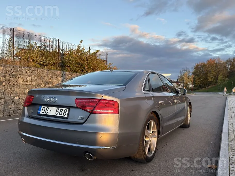 Audi A8 2010 photo 5