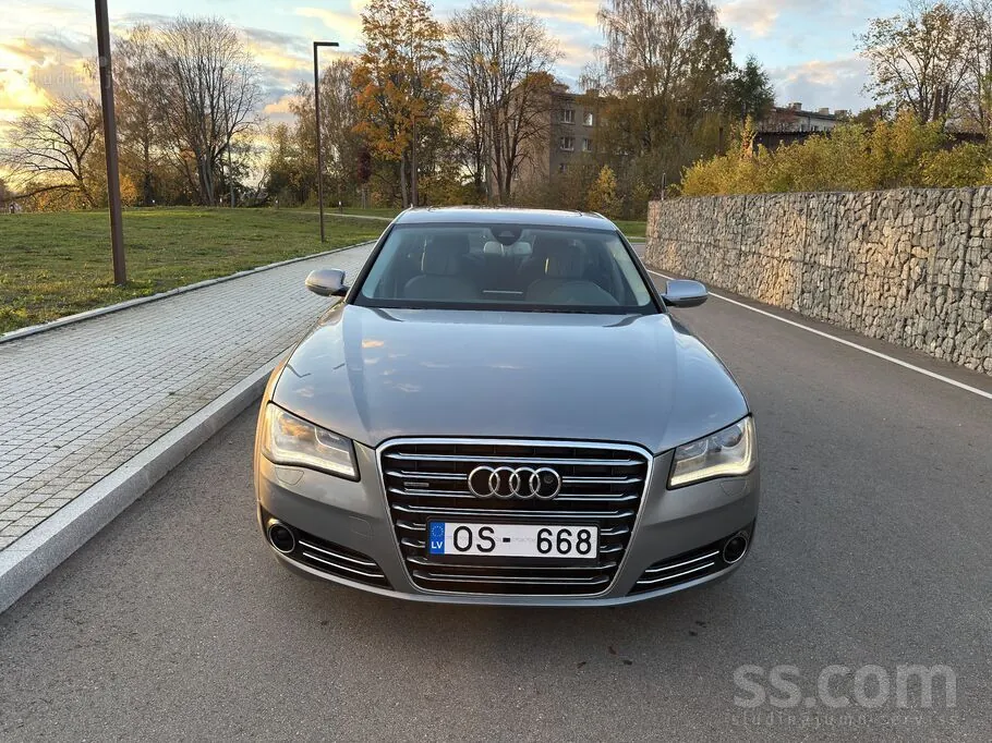 Audi A8 2010 photo 2