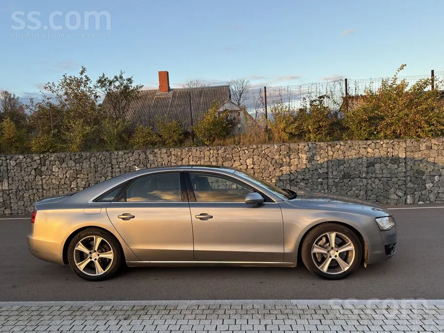 Audi A8 2010 photo 4