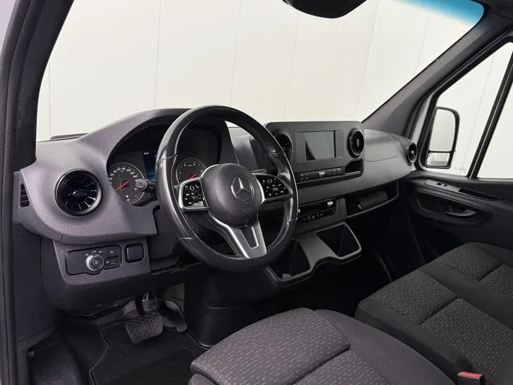 Mercedes-Benz Sprinter 2024 photo 3