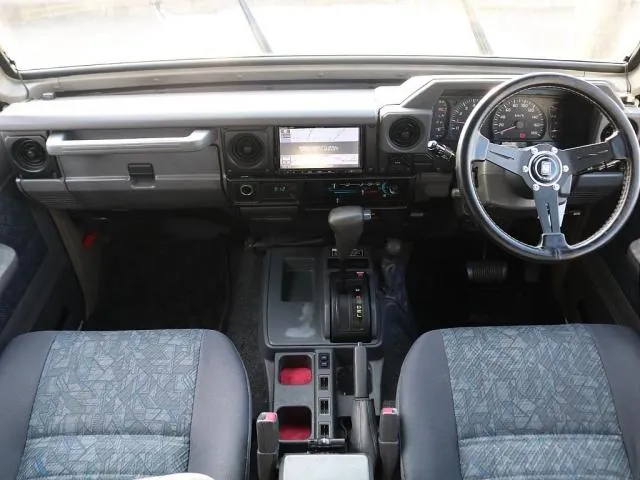 Toyota Land Cruiser 70 2000 photo 2