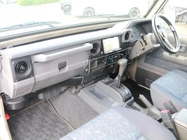 Toyota Land Cruiser 70 2000 photo 5