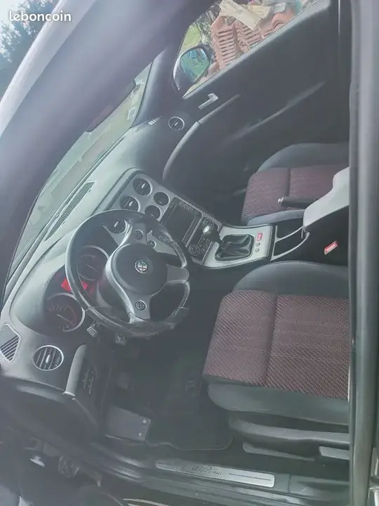 Alfa Romeo 159 2008 photo 2
