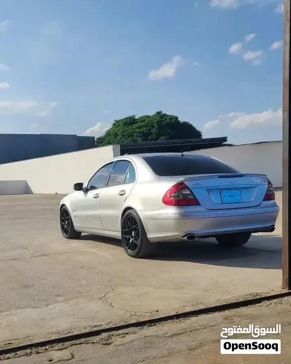 Mercedes-Benz E-Class 2005 photo 2