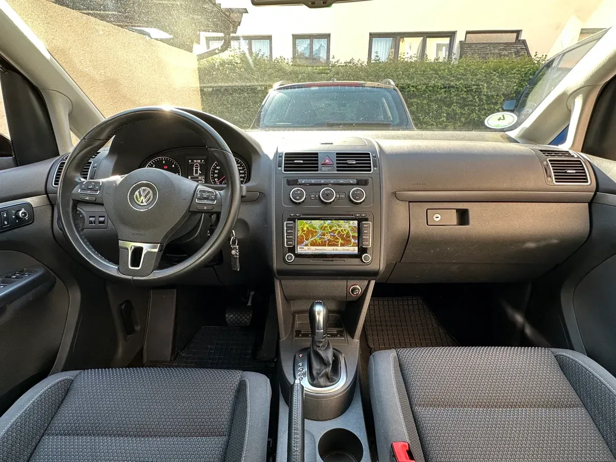 Volkswagen Touran 2014 photo 3