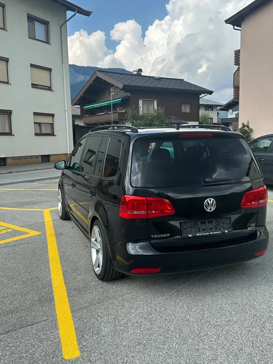Volkswagen Touran 2014 photo 2