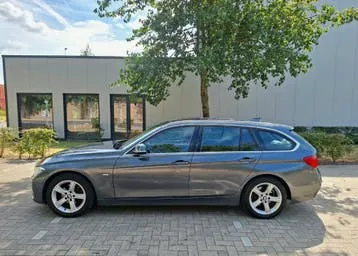 BMW 318D Touring 2013 photo 3