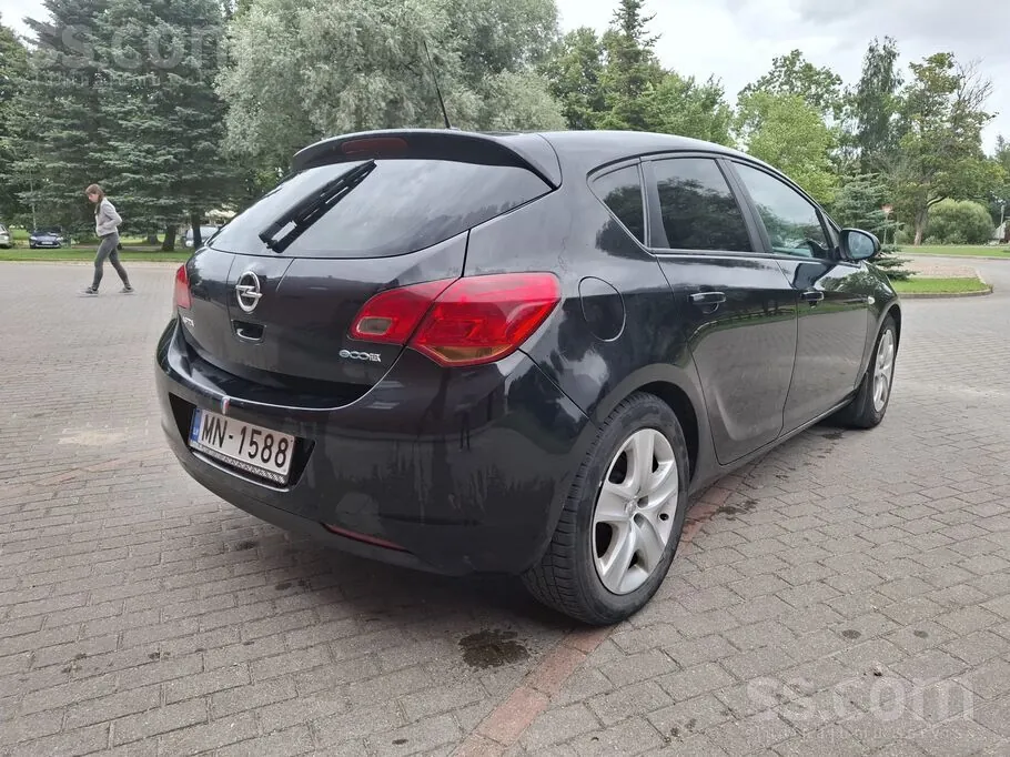 Opel Astra 2011 photo 5