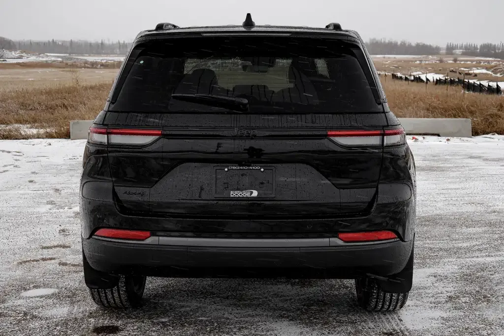 Jeep Grand Cherokee 2026 photo 3