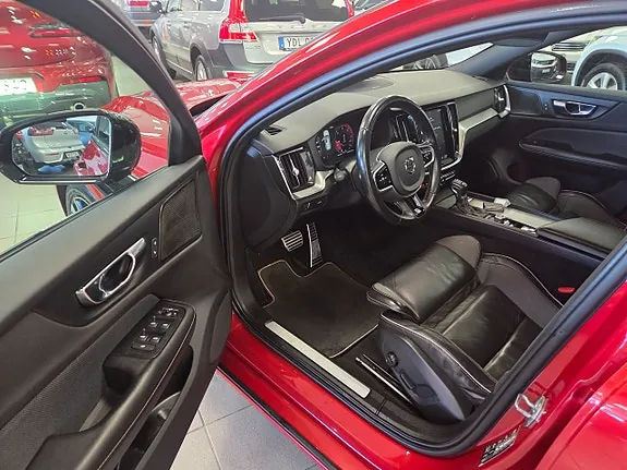 Volvo V60 2019 photo 2