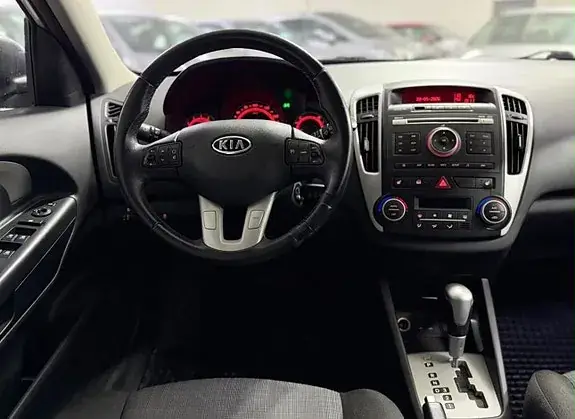 Kia Ceed 2010 photo 2