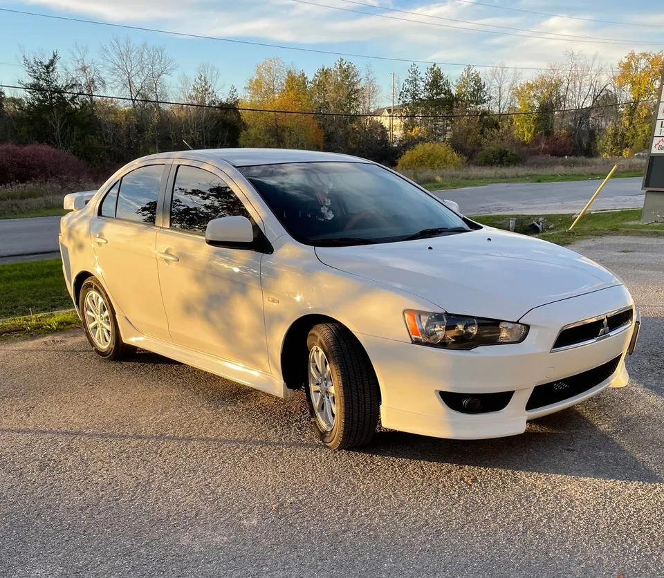Mitsubishi Lancer 2010 photo 2