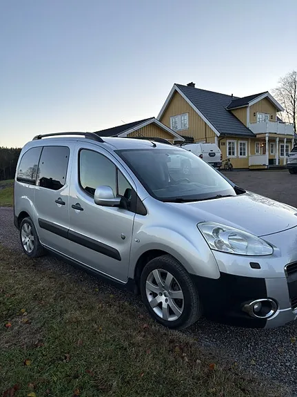 Peugeot Partner Tepee 2012 photo 2
