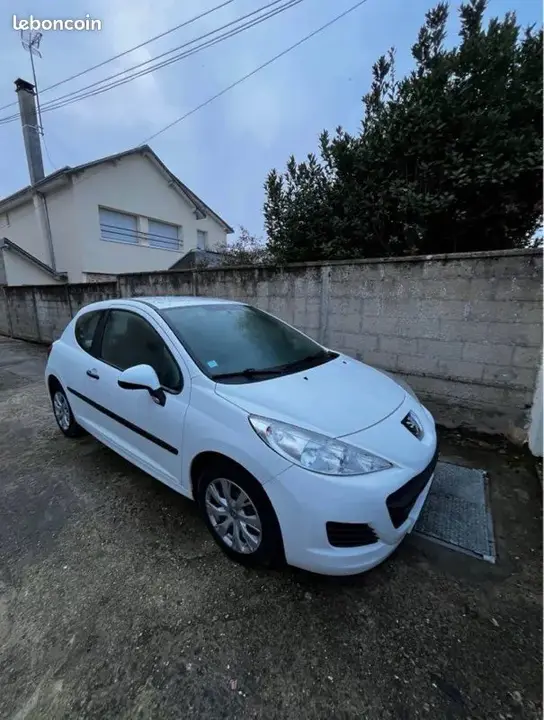 Peugeot 207 2010 photo 2