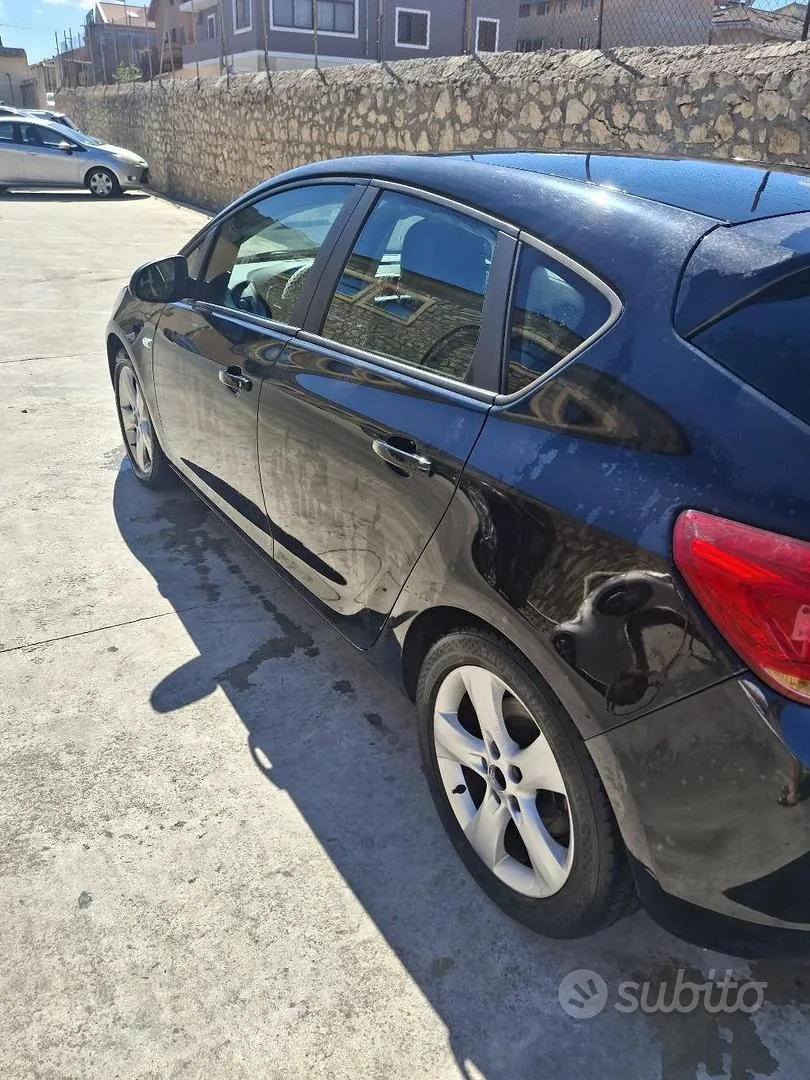 Opel Astra 2010 photo 3