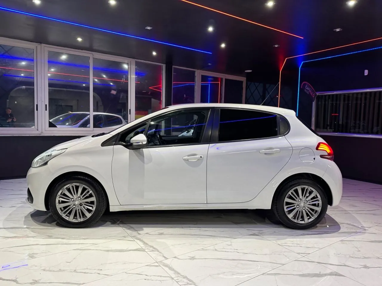 Peugeot 208 2018 photo 2