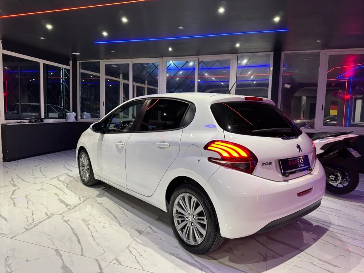 Peugeot 208 2018 photo 3