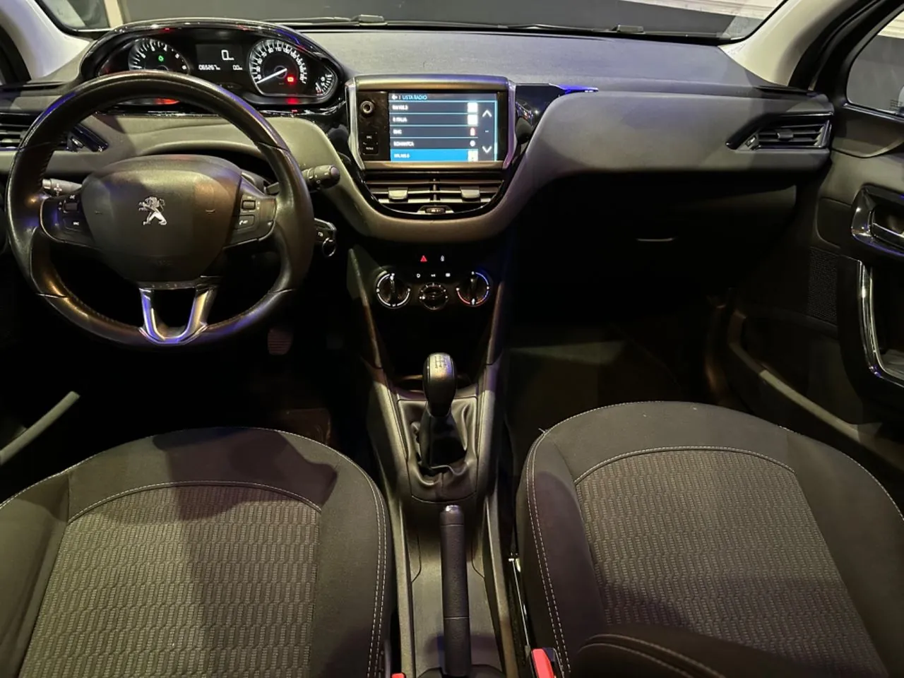 Peugeot 208 2018 photo 4